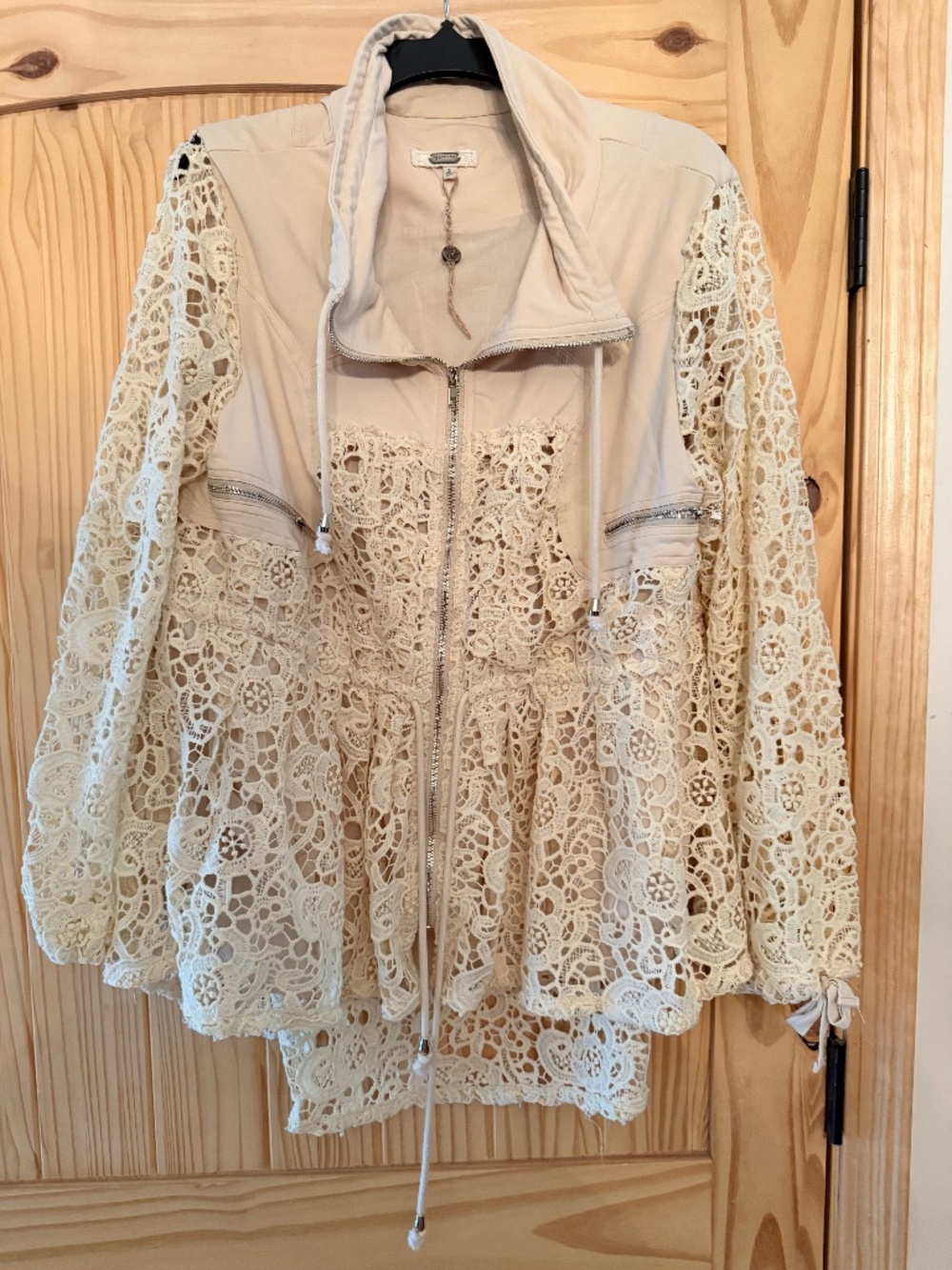 gimmicks by BKE Crochet lace high low full zip jacket EUC